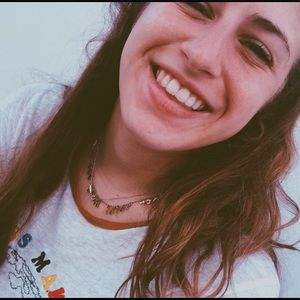 Meet your Posher, Izzi